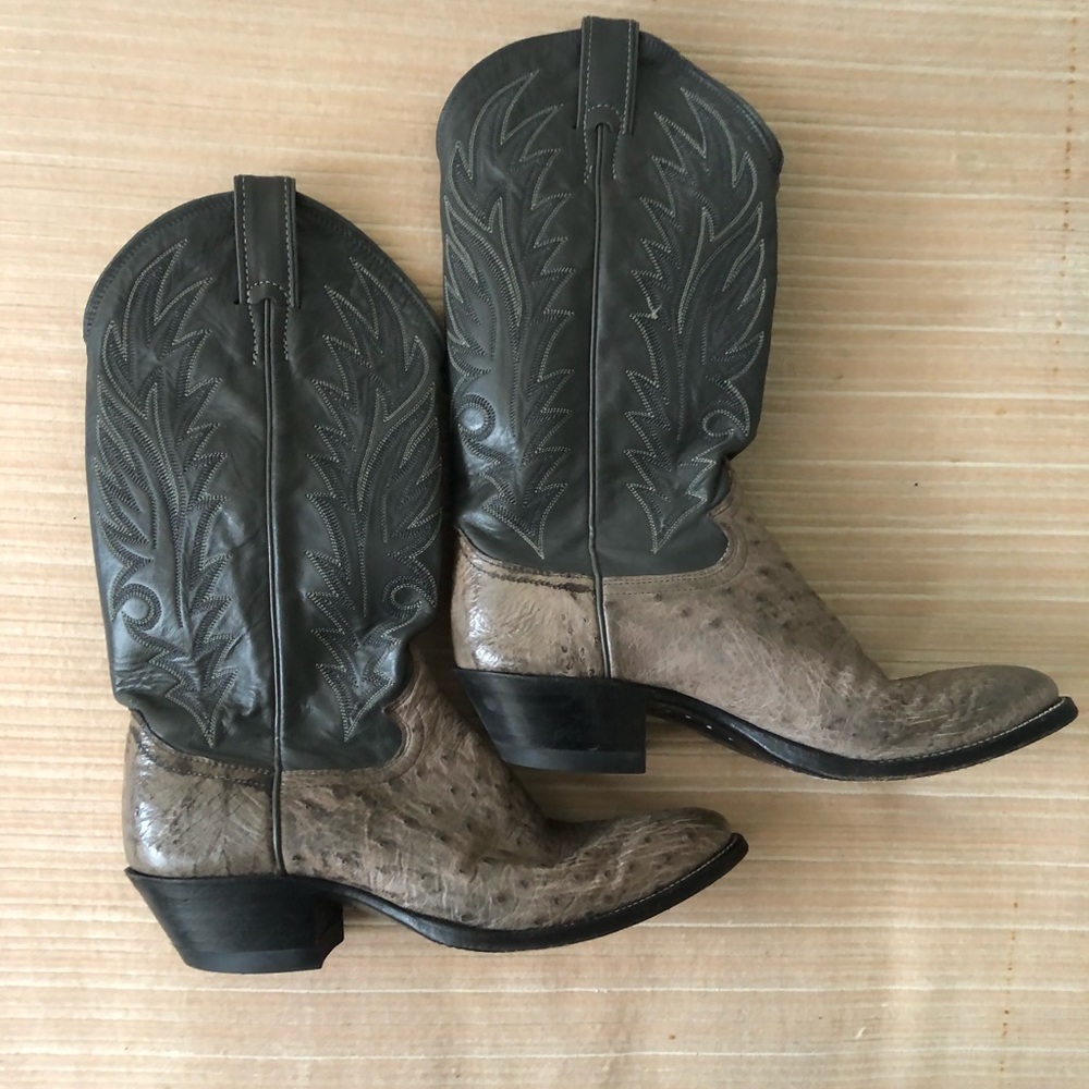 Ostrich Justin’s Women’s Cowboy Boots!
